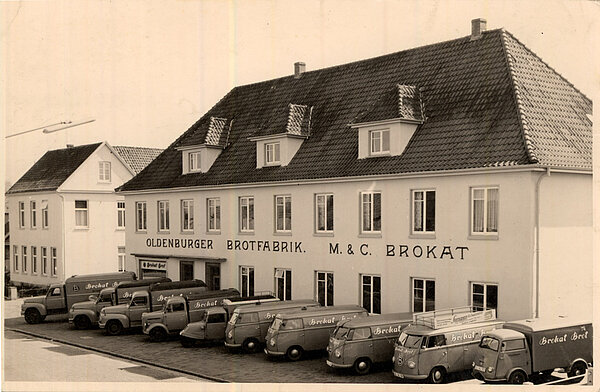 Der Neubau der Brotfabrik Brokat mit Ladengeschäft aus dem Jahr 1938 an der Stedinger Straße, 1960er Jahre. Bild: Stadtmuseum Oldenburg.