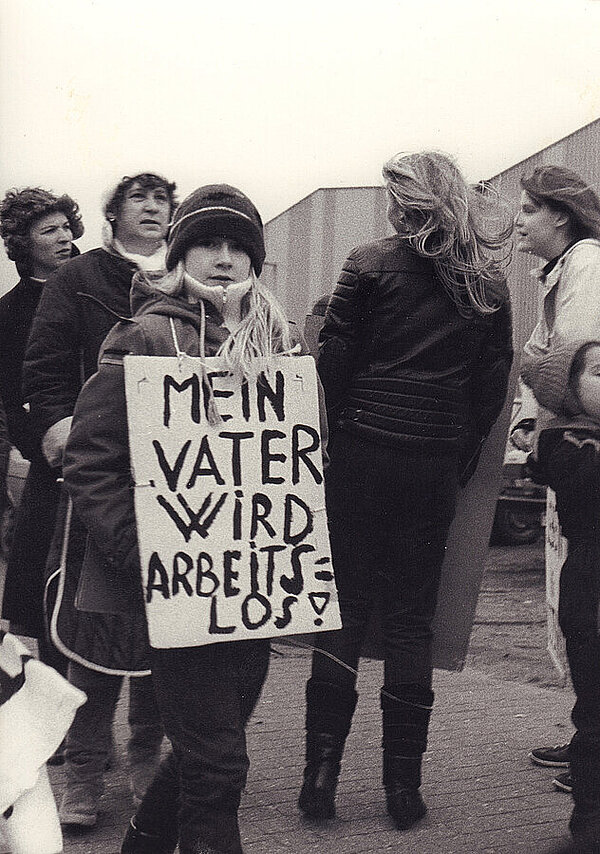 Demonstration gegen die Schließung der Glashütte am 01.02.1983 in der Stedinger Straße. Foto: Stadtmuseum Oldenburg/Kurt Oesterling