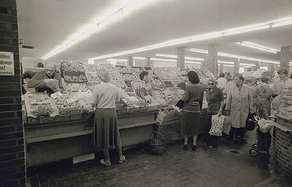 Die alte Markthalle vor dem Abriss 1979. Beide Bilder: Stadtmuseum Oldenburg/Peter Kreier