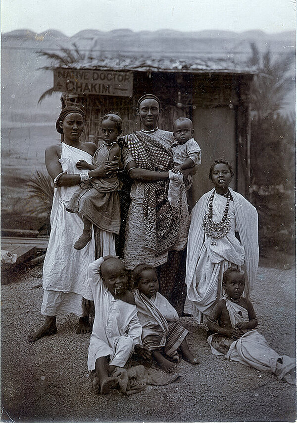 Arzt „Native Doctor Chakim“, ca. 1905. Bild: Stadtmuseum Oldenburg