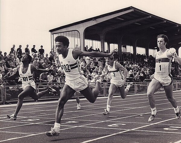 Internationales Sportturnier im Marschwegstadion, Läuferwettkampf. 1980er Jahre. Foto: Stadtmuseum Oldenburg/Peter Kreier.