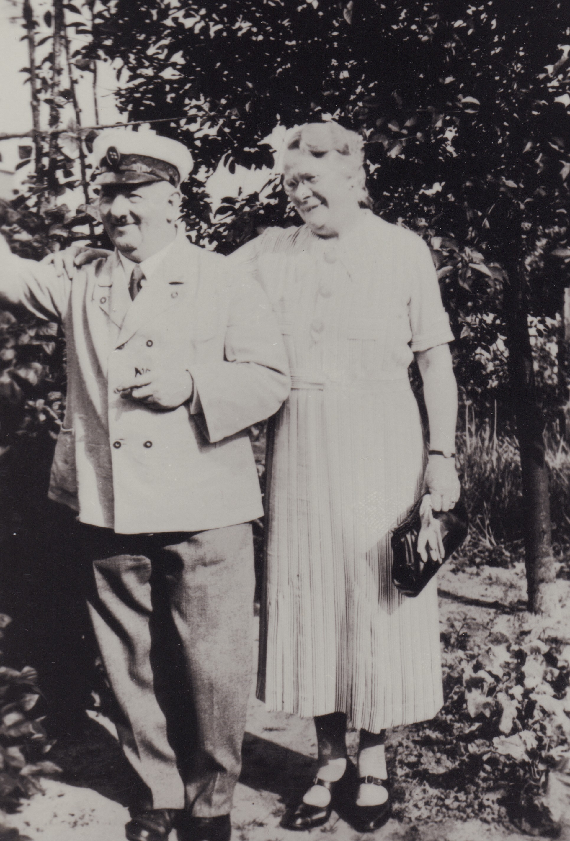 Die Eheleute Adolf und Mathilde de Beer. Bild: Stadtmuseum Oldenburg/Slg. Friederichsen