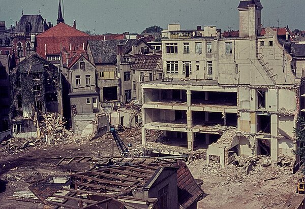 Abbruch des Gebäudes Hitzegrad/Merkur und umliegender historischer Bebauung, 1964. Foto: Stadtmuseum Oldenburg/Sammlung Willy Schröder
