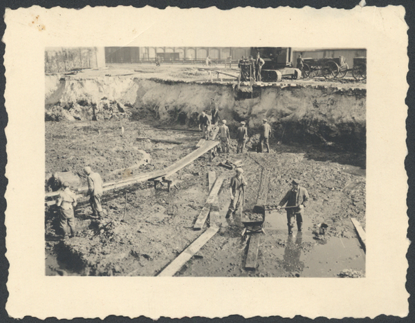 Aushebung der Baugrube, 1944. Foto: Stadtmuseum Oldenburg.