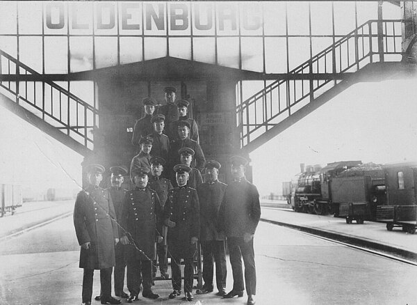 Fahrdienstleiter Bahnhof Oldenburg 1925-1926, Bild: Stadtmuseum Oldenburg.