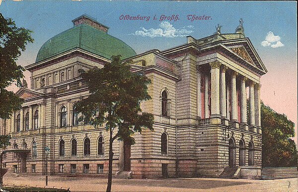 Das wieder aufgebaute neue Theater mit seiner prägenden Kuppel, 1917. Bild: Stadtmuseum Oldenburg