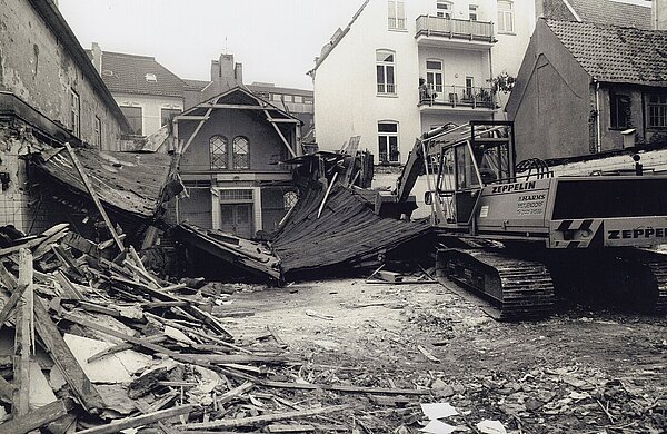 Die alte Markthalle beim Abriss 1989. Bild: Stadtmuseum Oldenburg/Peter Kreier