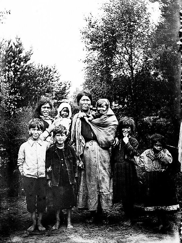Rom:nja-Familie vor den Toren Oldenburgs, um 1910, Bild: Stadtmuseum Oldenburg