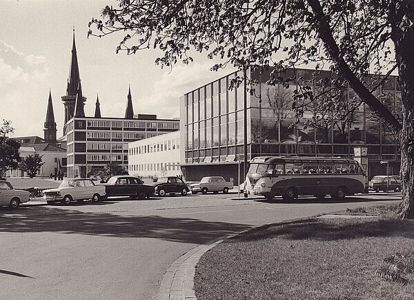 Hallenbad auf dem Berliner Platz, -um 1965, Bild: Stadtmuseum Oldenburg/Günter Nordhausen.