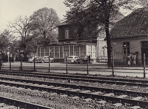 Günter_Nordhausen_Oldenburg_Gestern_u_Heute_1955_Hotel Neues Haus 91er Straße Ecke Heiligengeiststraße; Foto G. Nordhausen