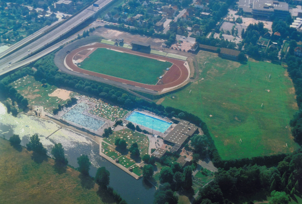 Luftaufnahme Marschwegstadion mit Huntebad, 1983. Foto: Stadtmuseum Oldenburg/Peter Kreier.