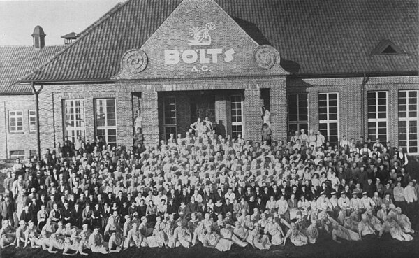 Die Belegschaft der Bölts AG um 1924. Bild: Stadtmuseum Oldenburg.