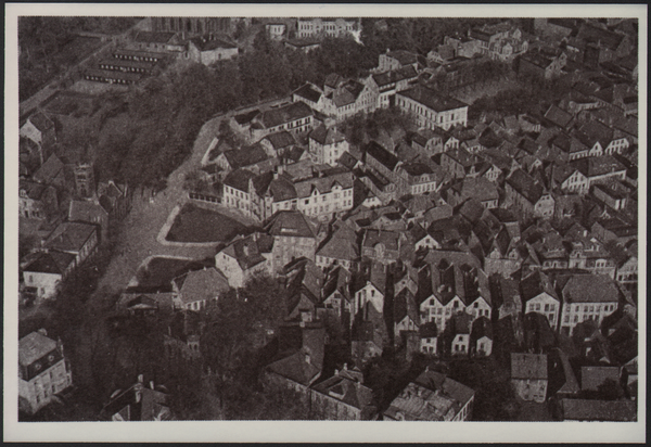 Abb. 2: Die im Jahr 1881 erbaute Hauptfeuerwache (links) am Julius- Mosen- Platz im Jahr 1926. Bild: Stadtmuseum Oldenburg.