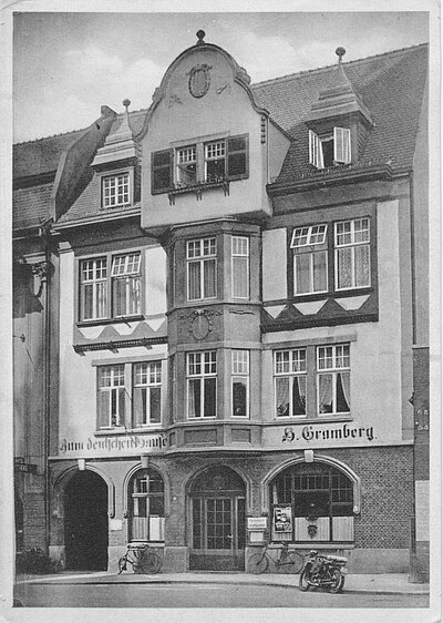 Grambergs Gasthof am Markt. Hier wurde der Fischerei-Schutz-Verein Oldenburg 1909 gegründet. Um 1910. Bild: Stadtmuseum Oldenburg.