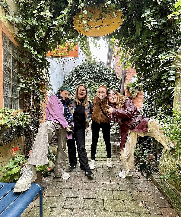 Das Open Objects Collective besteht aus: Denise Neumann, Sabine Heuchler, Wencke Kumke und Franziska de Vries