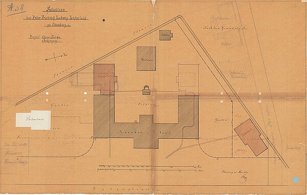 Auf diesem Plan von 1874 sieht man deutlich die „E“-Form des Krankenhauses, außerdem sind schon Vorschläge für geplante Erweiterungen eingezeichnet. Bild: Stadtmuseum Oldenburg
