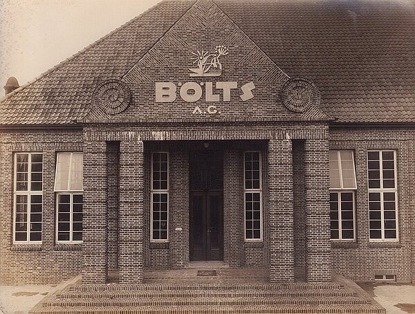 Portal des Maschinenhauses um 1925. Bild: Stadtmuseum Oldenburg/Gustav Tahl.