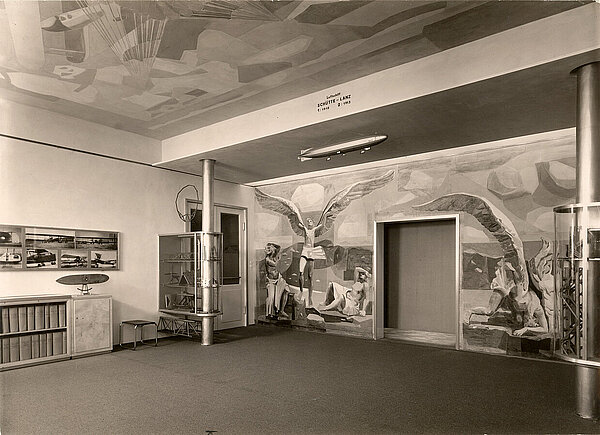 Das Wandgemälde in der Ehrenhalle ist von Künstler Adolf Niemann, einem der Begründer der avantgardistischen Malerei im Land Oldenburg, ohne Jahr. Bild: Stadtmuseum Oldenburg.