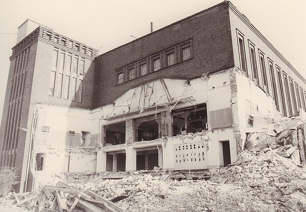 Abbruch des Kraftwerks, links steht noch das Treppenhaus, 3.3.1982, Foto: Stadtmuseum Oldenburg/Friedrich Precht