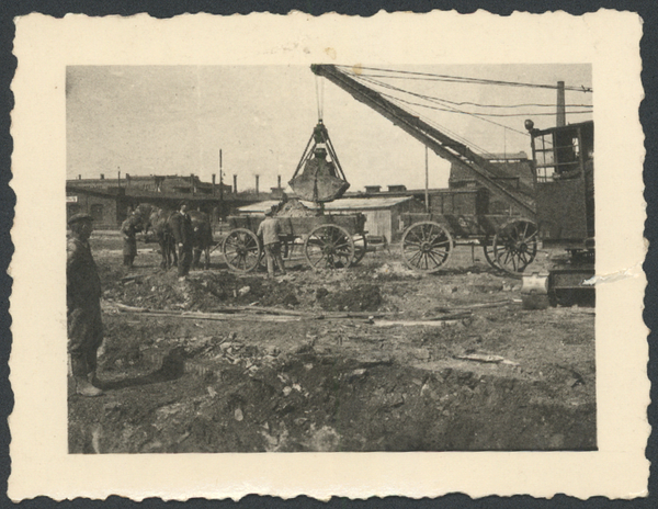 Abtransport von Bauschutt, 1944. Foto: Stadtmuseum Oldenburg.