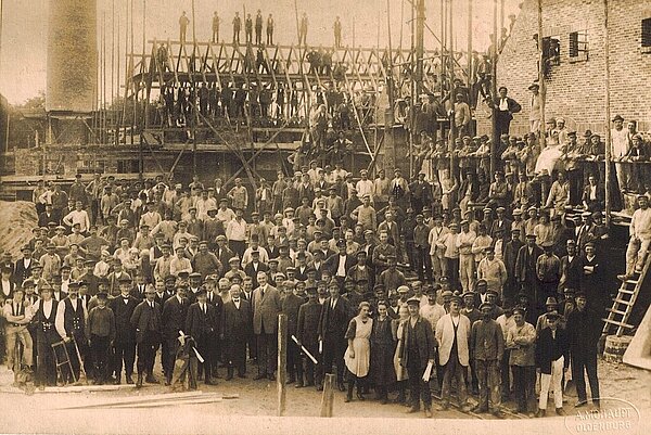 Eine Erinnerungspostkarte anlässlich des Richtfestes der Fleiwa am 8. September 1923. Bild: Stadtmuseum Oldenburg/A. Mohaupt.