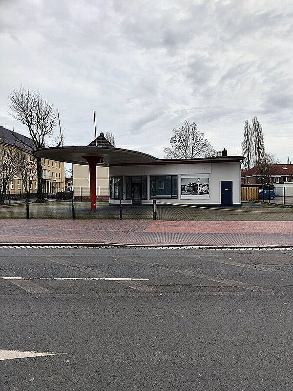 Ehemalige Tankstelle am Damm aus den 1950er Jahren, 2024. Bild: Stadtmuseum  Oldenburg.