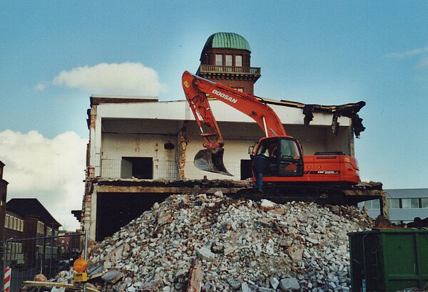 Teilabbruch des Gefrierhauses am 27.2.2008. Bild: Stadtmuseum Oldenburg/F. Precht.