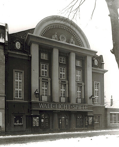 Die Fassade der Wall Licht Spiele im Jahr 1950. Foto: Stadtmuseum Oldenburg.