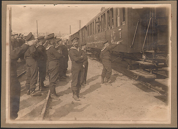 Auf dem Bahnhof Oldenburg, Bild: Stadtmuseum Oldenburg.