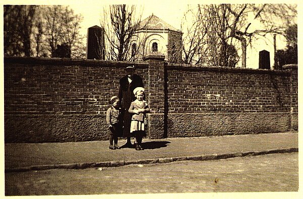 Der Friedhofsmauer um 1930. Bild: Stadtmuseum Oldenburg