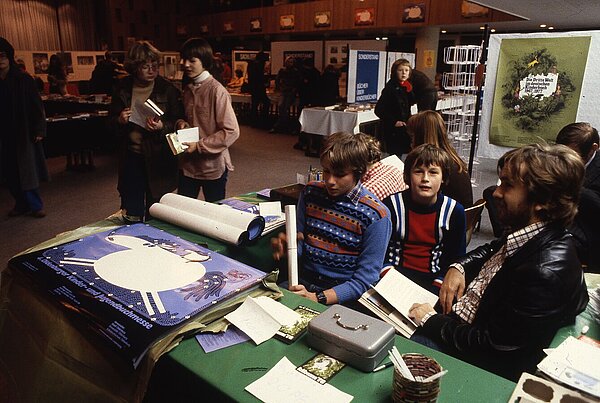 Die 4. KIBUM in der Aula der Cäcilienschule im Jahr 1978. Bild: Stadtmuseum Oldenburg.