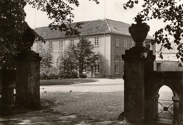 Ehemaliges Marstallgebäude um 1950. Bild: Stadtmuseum Oldenburg.
