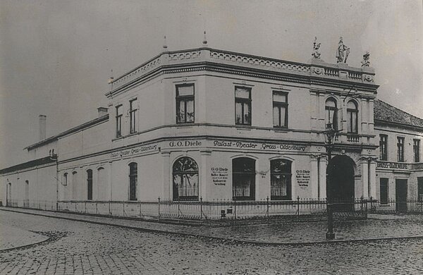 Das Ecklokal nach der Übernahme von Pächter Max Meis und der Umbenennung in „G.O. Diele“ und „Palast Theater“, um 1921, Bild: Stadtmuseum Oldenburg. 
