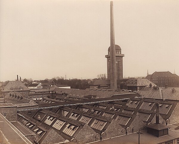 Ansicht der Fleiwa Produktionshalle mit Sheddächern um 1925. Bild: Stadtmuseum Oldenburg/Gustav Tahl.