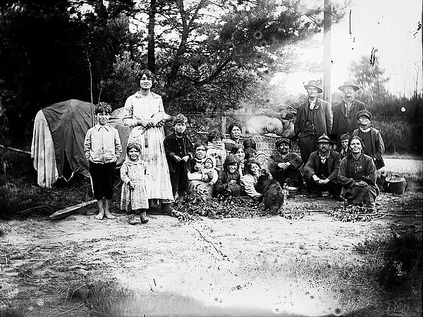Romn:ja-Familie vor den Toren Oldenburgs, um 1910, Bild: Stadtmuseum Oldenburg