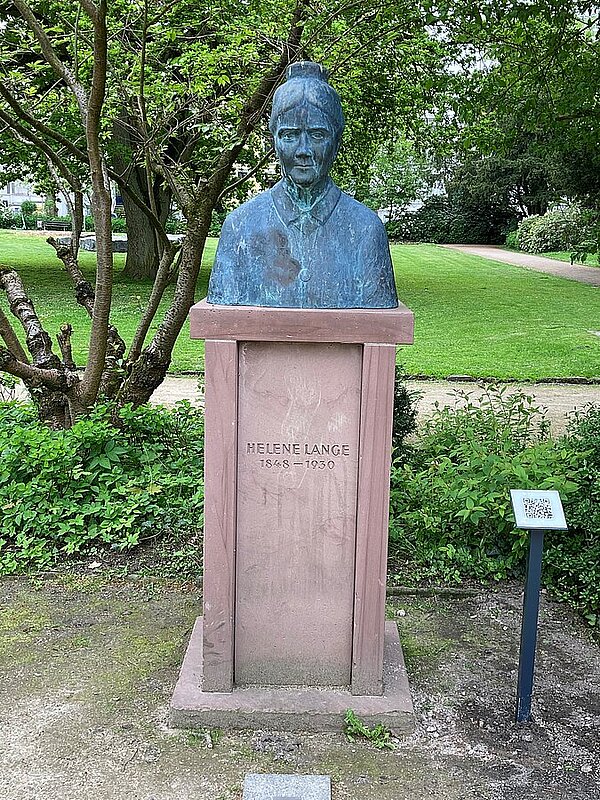 Büste von Helene Lange auf dem Cäcilienplatz © Stadt Oldenburg