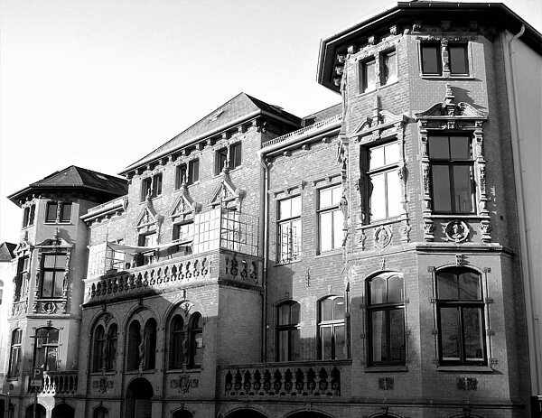 Das sogenannte „Gelbe Schloss“ in der Roggemannstraße 25 im Oldenburger Dobbenviertel, 2018. Bild: Stadtmuseum Oldenburg.