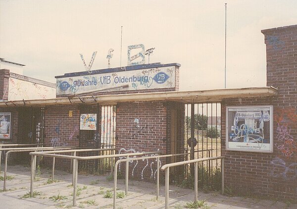 Eingang VfB Stadion, 1995 Foto: Friedrich Precht