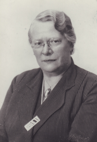 Ein Passfoto von Mathilde de Beer, geborene Scheunpflug. Bild: Stadtmuseum Oldenburg/Slg. Friederichsen
