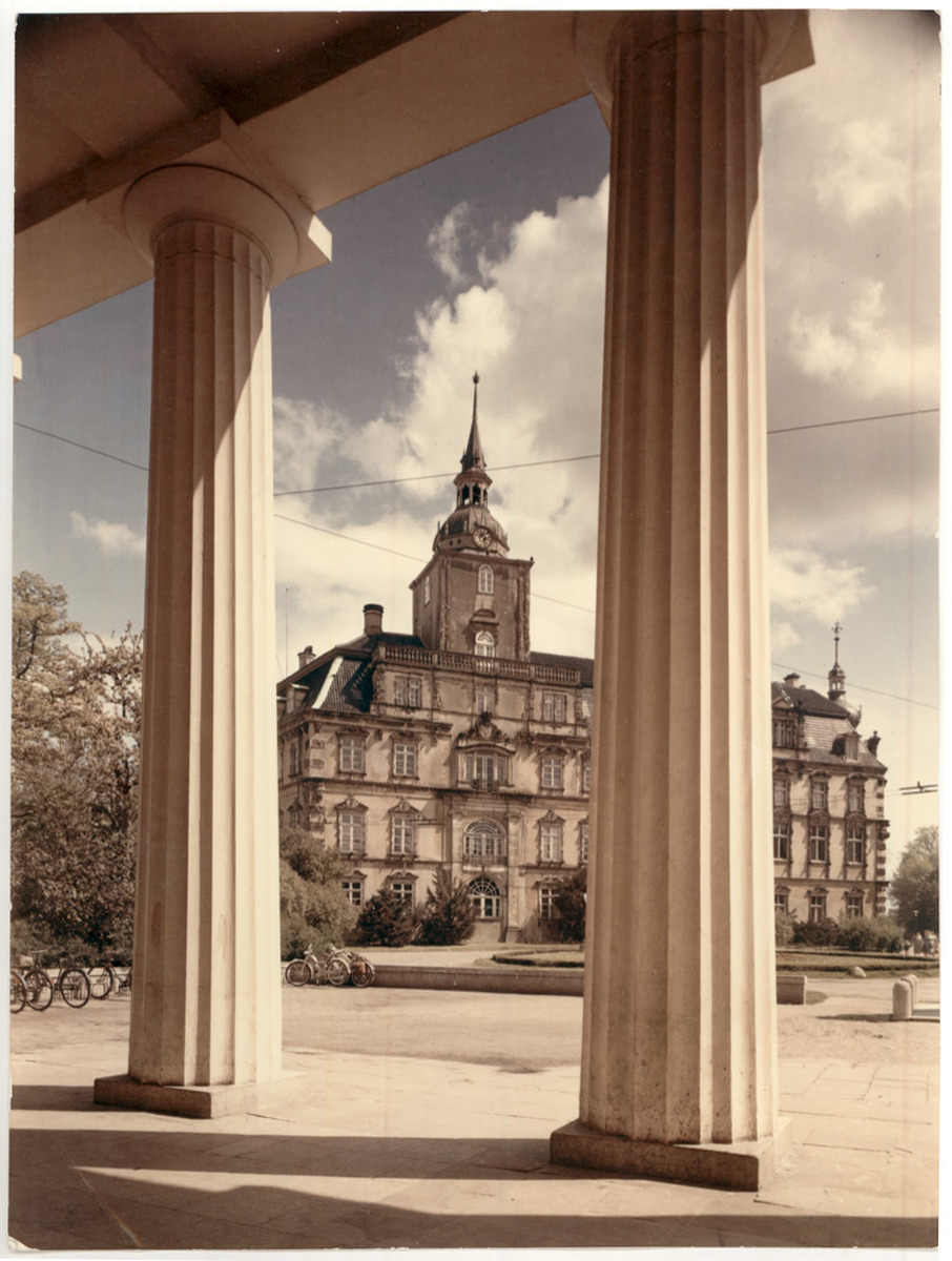 Das Oldenburger Schloss_Blick vom Schlossplatz um 1955 © Stadtmuseum Oldenburg