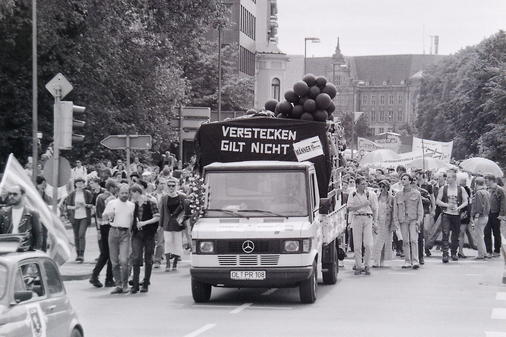 Demo auf dem Staugraben beim CSD 1995. Bild: Mit freundlicher Genehmigung der Nordwest-Zeitung.
