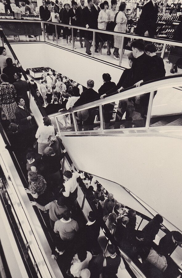 Massenandrang zur Eröffnung der Horten-Filiale am 15. Juni 1965. Foto: Stadtmuseum Oldenburg/Günter Nordhausen