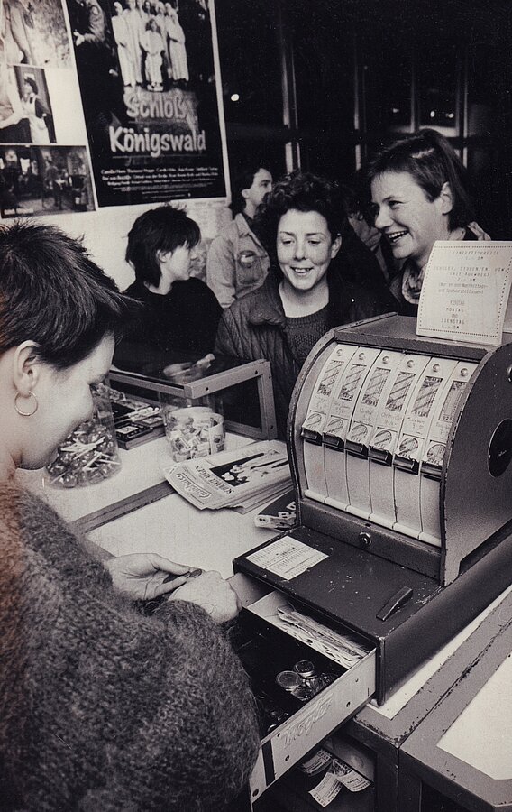 Kinokasse im Casablanca Kino, NWZ 1.2.1988 Foto: Peter Kreier